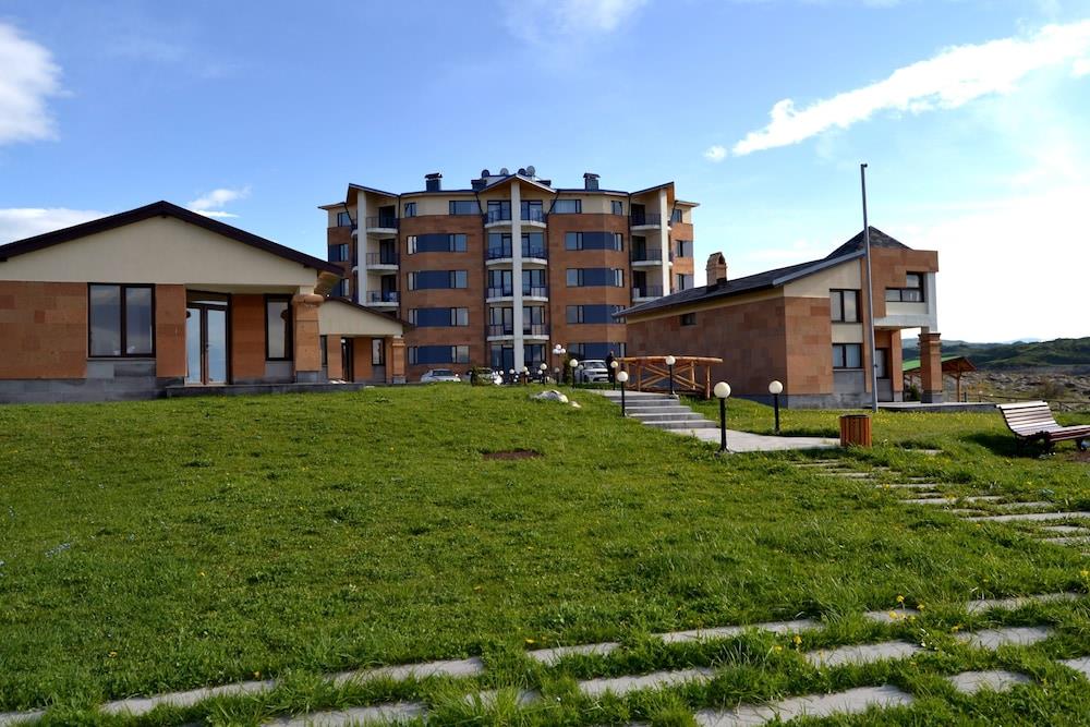 Tsovasar Family Rest Complex