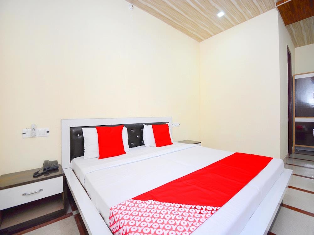 Oyo 37902 Kaler Regency