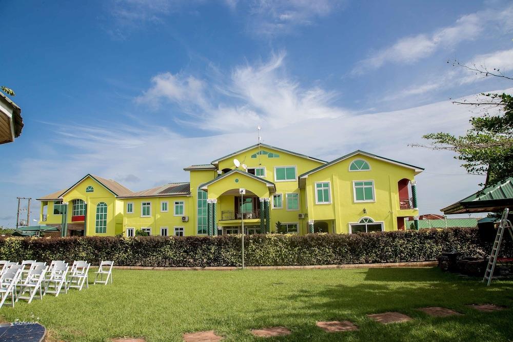 Sheilas Executive Hotel & Lodge