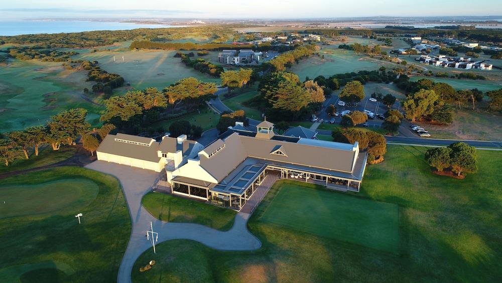 13Th Beach Golf Lodges