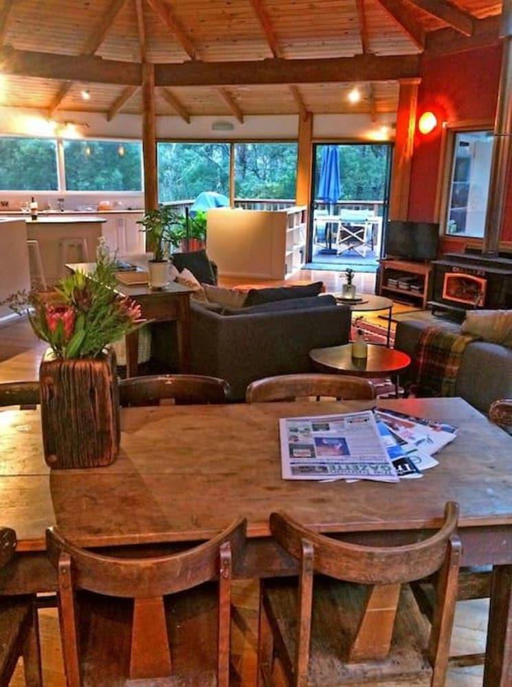 Eaglehawk Rainforest Retreat