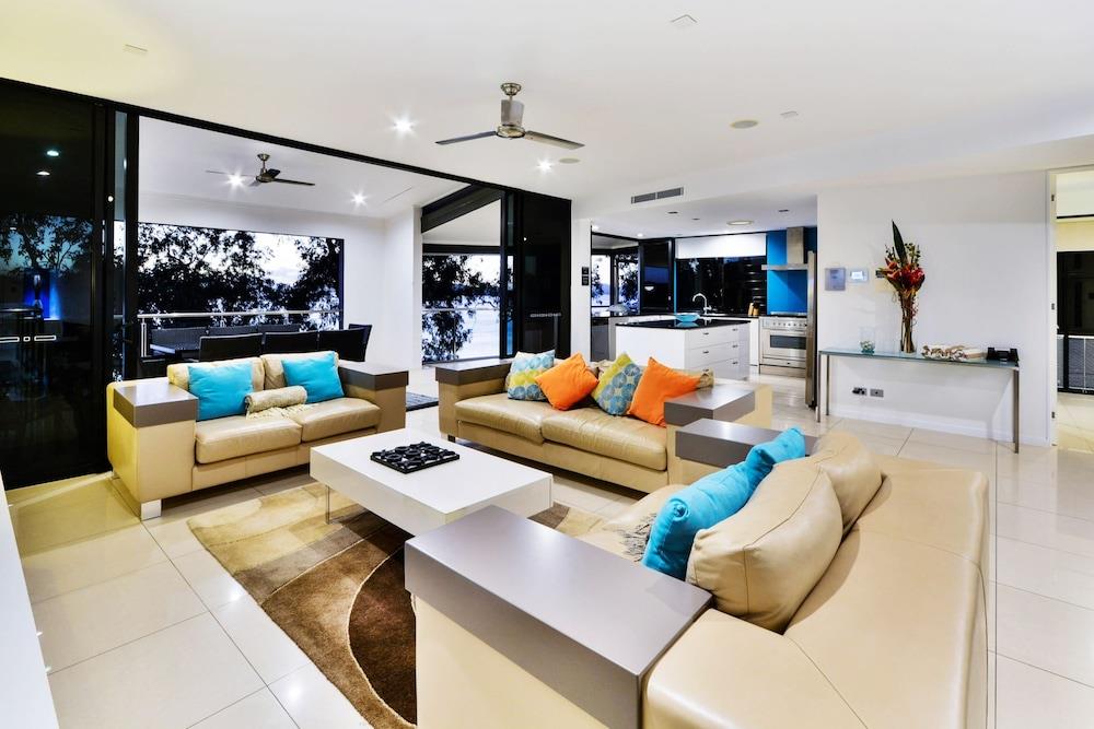 Edge 2 Ocean Front Luxury Split Level Spacious With Sofa Bed Buggy