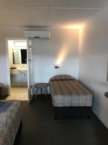 Central Motel Gin Gin