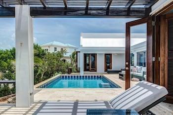 Waves On Shoal Bay Villa