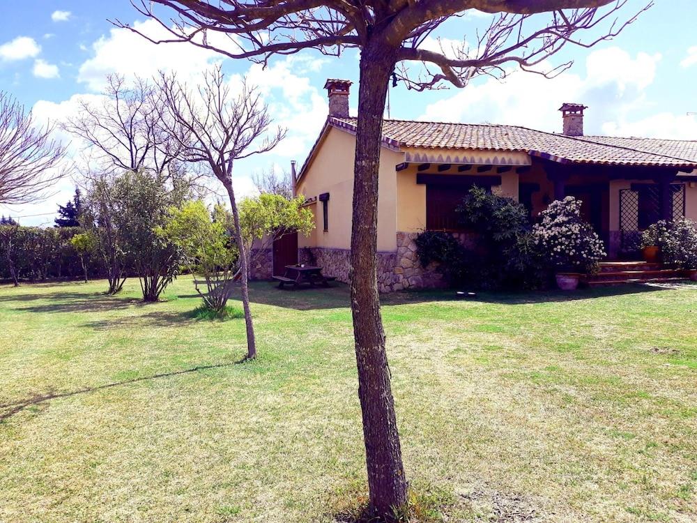 House With 3 Bedrooms In Candeleda, With Wonderful Mountain View And Enclosed Garden
