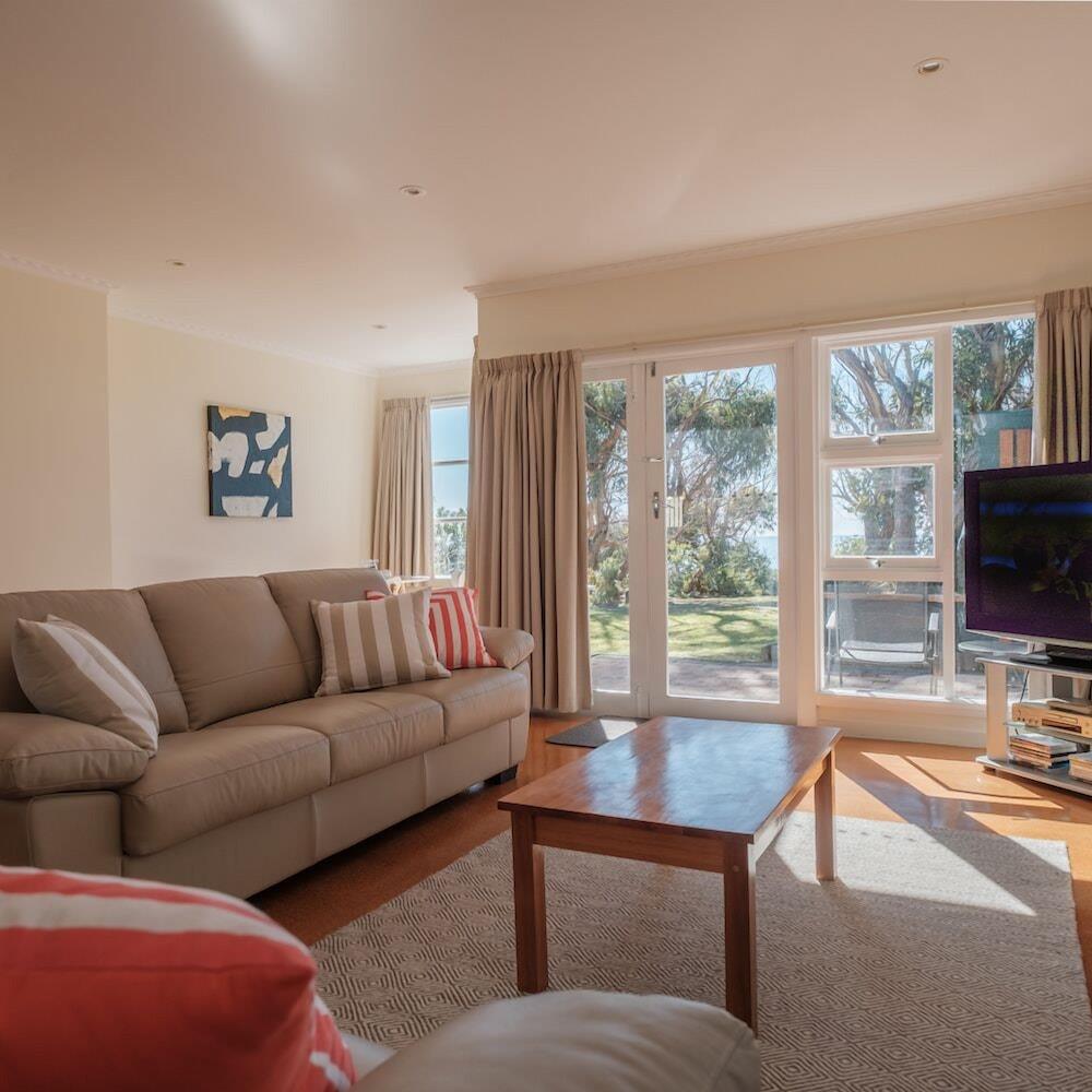 Anchlia Waterfront Cottages