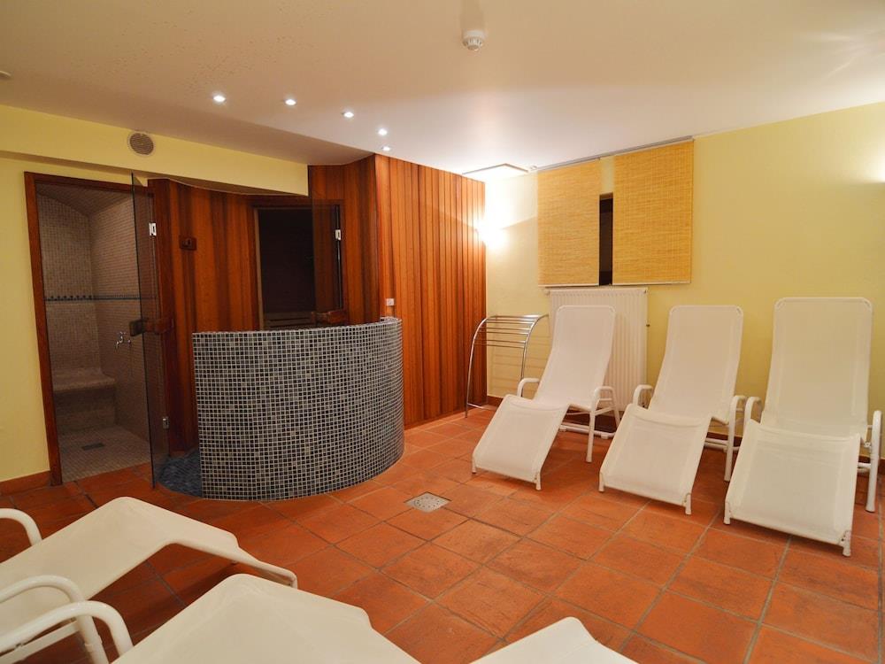 Charming Holiday Home In Robertville With Steambath