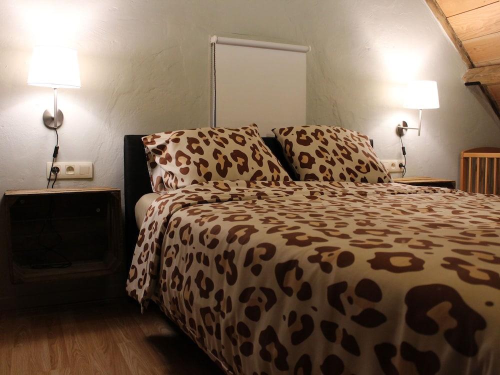 Gorgeous Country House With Giant Garden And Views Of The Fields