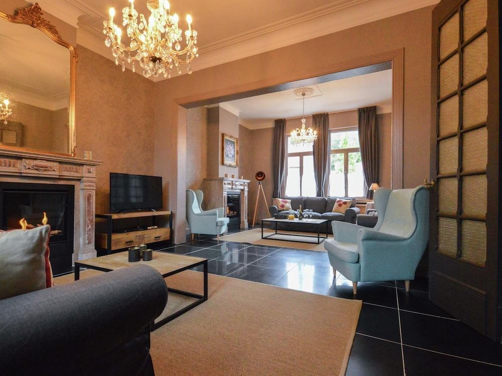 Luxurious Villa In Heuvelland With Garden