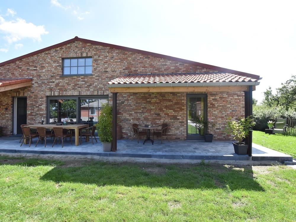 Tasteful Holiday Home In Sijsele-Brugge With Garden