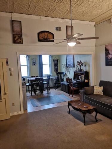 Canalside Restaurant Inn & Kitchen Store