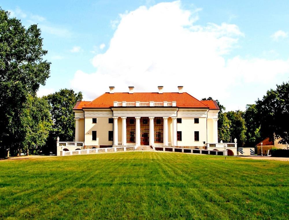 Pakruojis Manor Hotel Stadala