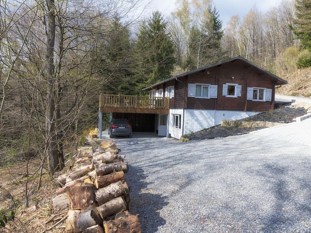 Cosy Chalet In Odeigne With Jacuzzi