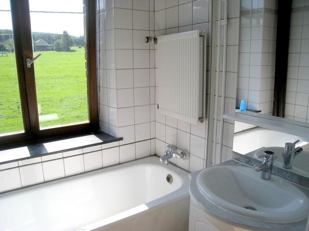 Charming Holiday Home In Coo With Pool