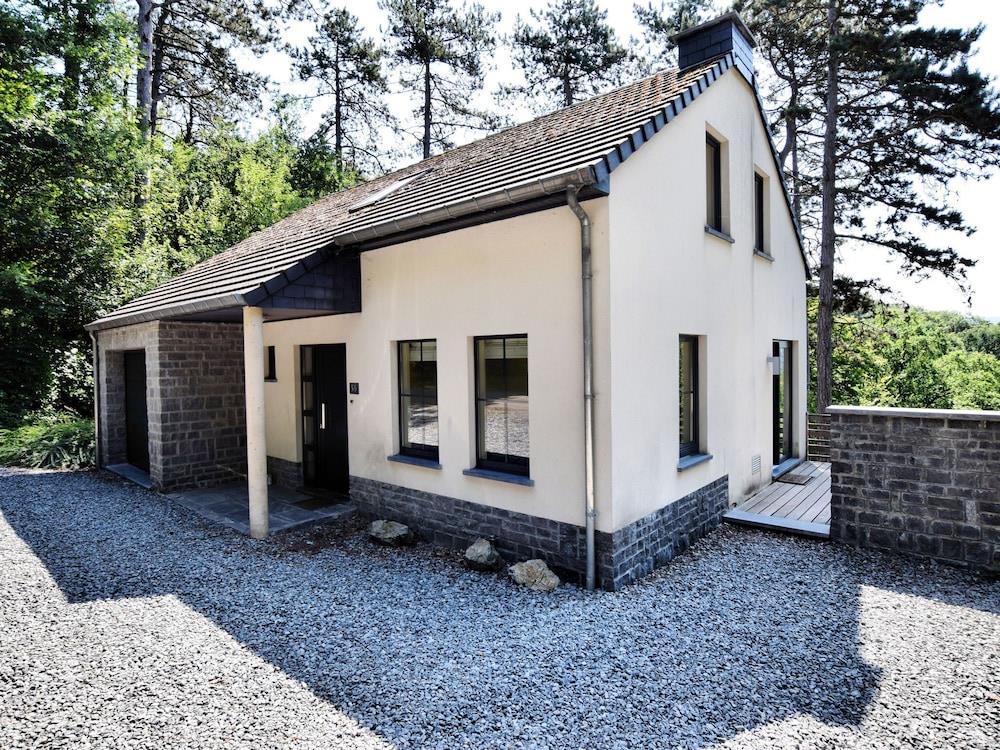 Beautiful, Modern House With Stunning Views, Hot Tub And Sauna In Green Surroundings