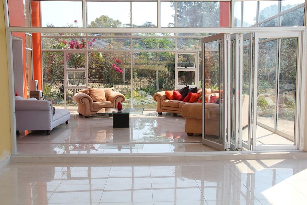 Borrowdale Ground Floor With Poolview