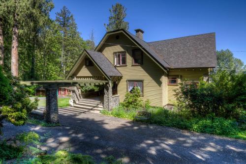 Mclay Heritage Guest House