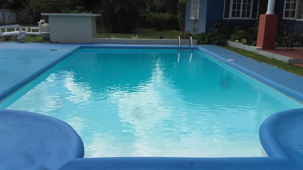 Avalon Sweet Garden Side