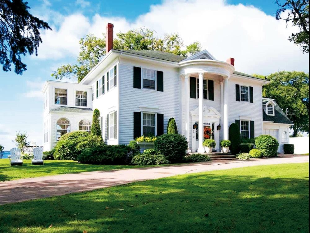 1 West Inn Waterfront