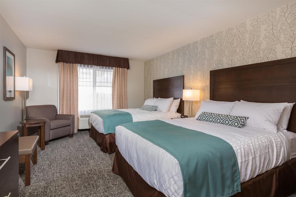 Best Western Plus Chestermere Hotel