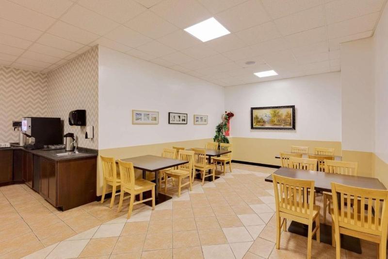 Howard Johnson Edson