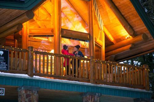 Snow Creek Cabins By Fernie Lodging Company