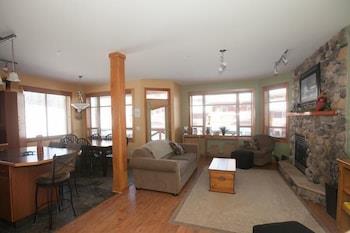 Keremeos Creek Crossing By Apex Accommo