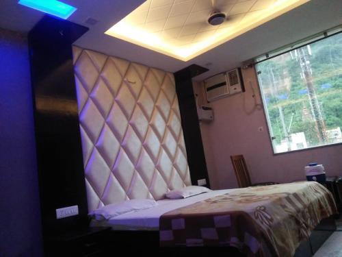 Adb Rooms Ganpati Plaza