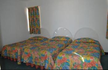 Four Aces Apartments