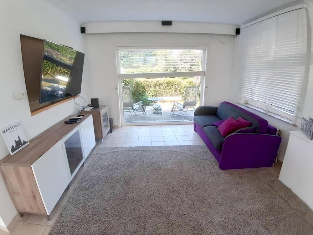 Villa With 3 Bedrooms In Waterloo, With Furnished Terrace And Wifi