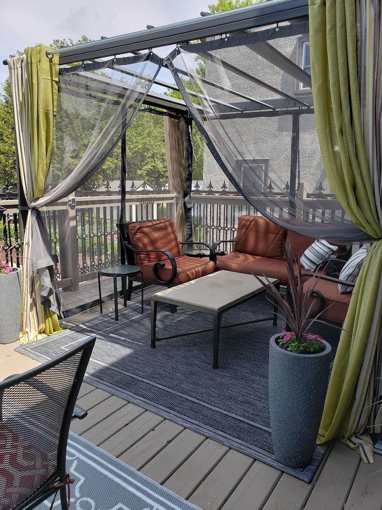 Green Door B&B Brockville