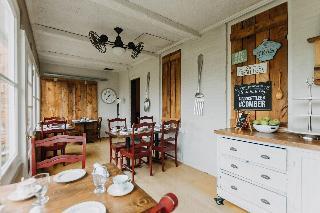 Iron Kettle Bed And Breakfast