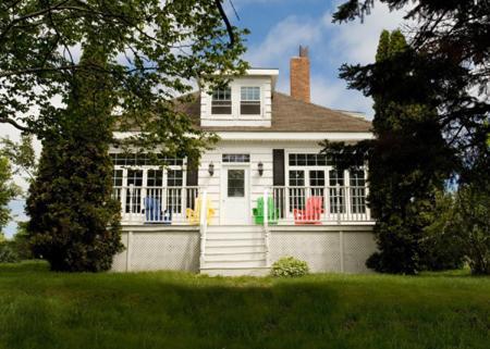 Dolans Inn & Suites - Bronze House