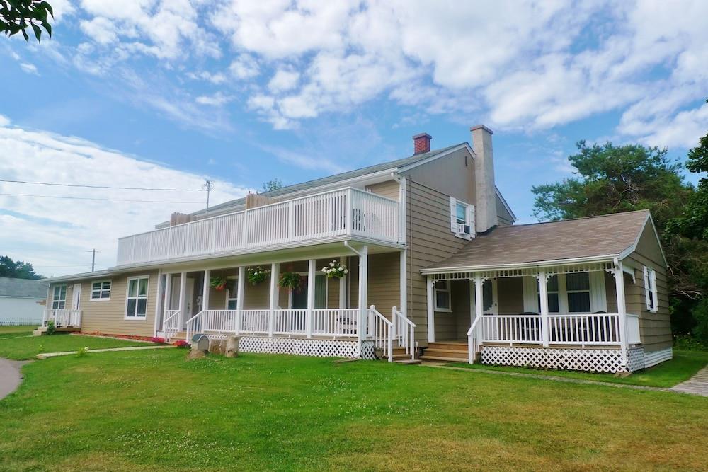 Cavendish Breeze Inn