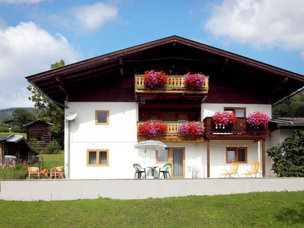 Cozy Apartment In Niedernsill Near Skiing Area