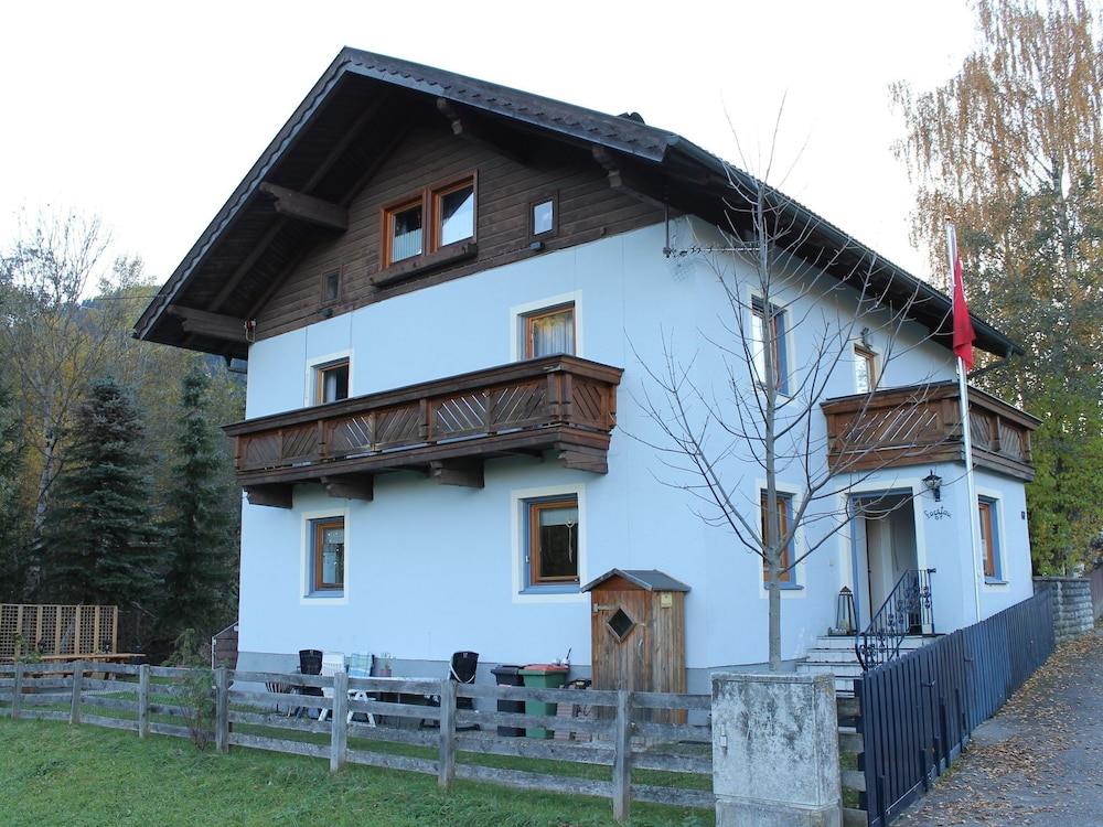 Spacious Apartment In Radstadt Near Ski Slopes