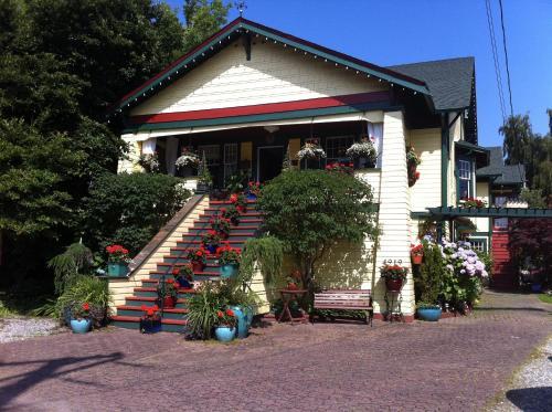 Clair's Bed & Breakfast Inn Ladner Village