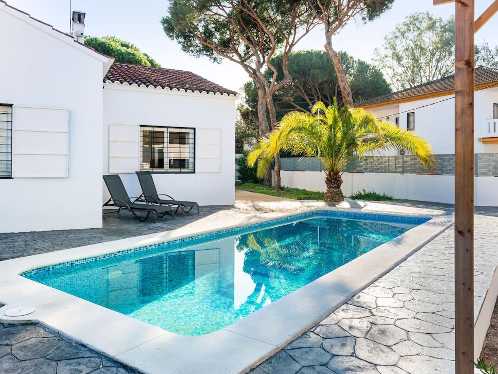 Blissful Holiday Home In Isla Cristina With Private Swimming Pool