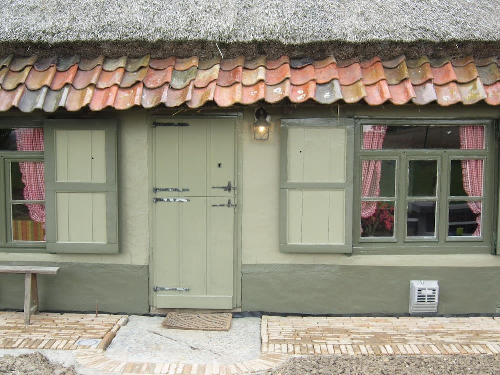 Snug, Authentic Farm House With Trampoline And Table Tennis, Peaceful