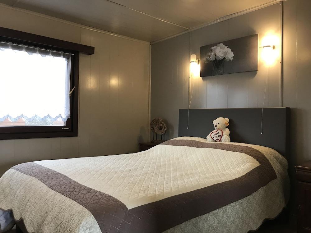 Modern Chalet In A Small Park With A Fishing Pond