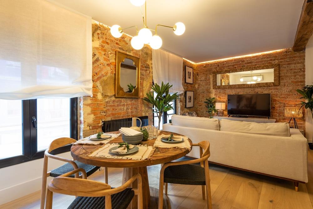 Apartamento De Diseño Reformado By Sath