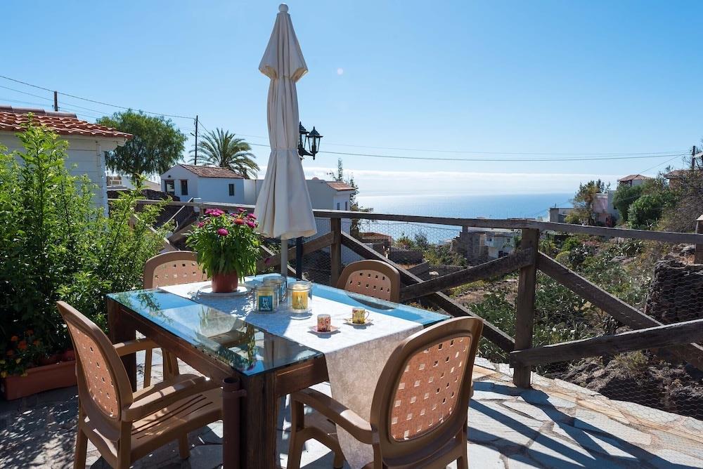 Romantic Cottage In A Beautiful Hamlet