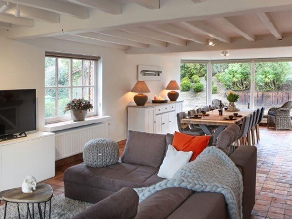 Atmospheric Holiday Home Situated In A Quiet Residential Area Close To The Beach