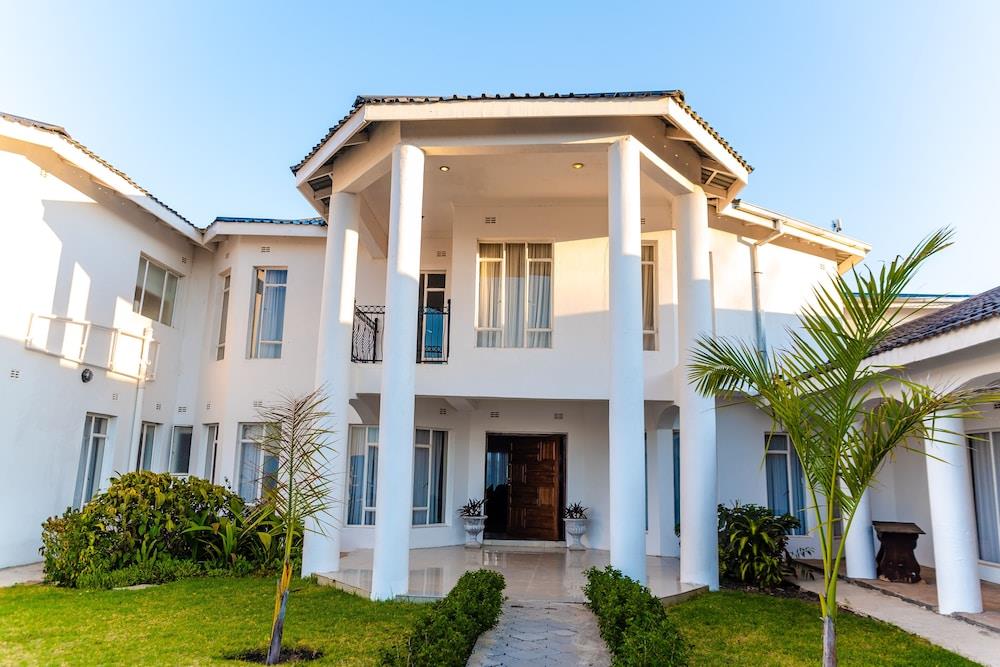 Residence 747 Borrowdale Brooke