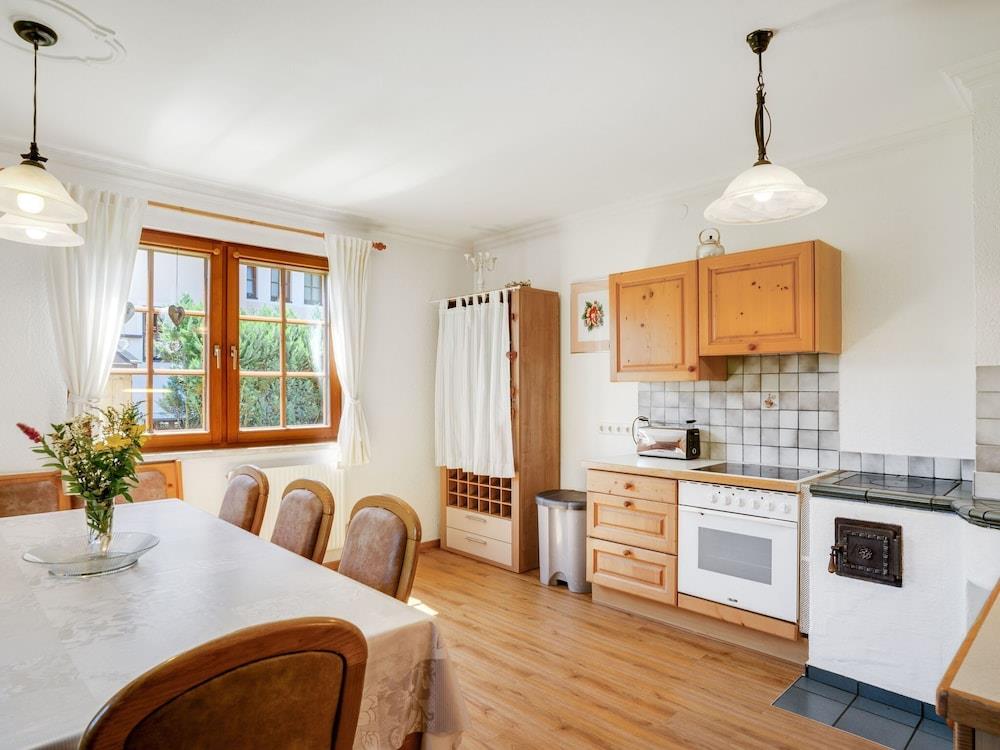 Cosy Chalet In Mühlbach With Private Garden