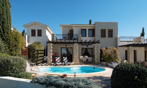 Lovely 2 Bedroom Villa Kornos Hg33 With Private Pool And Golf Course Views, In The Heart Of Aphrodite Hills, Near Resort Centre