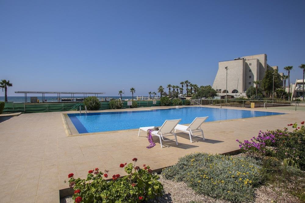 Lordos Sunshore Beachfront Suite