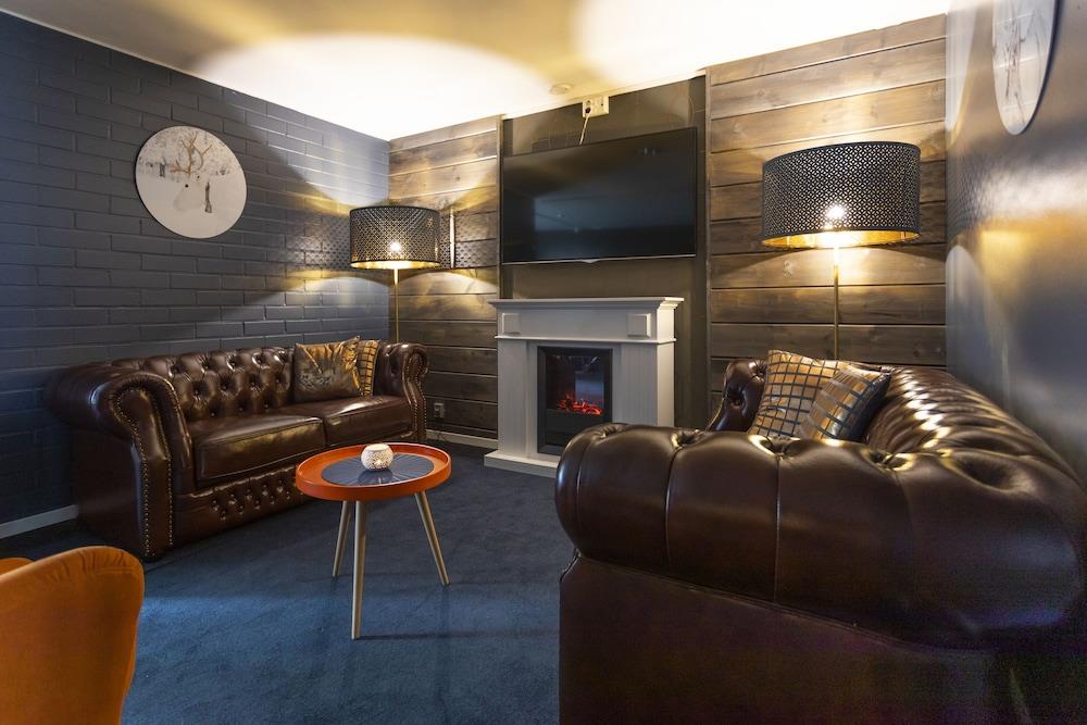 Golden Circle Suites