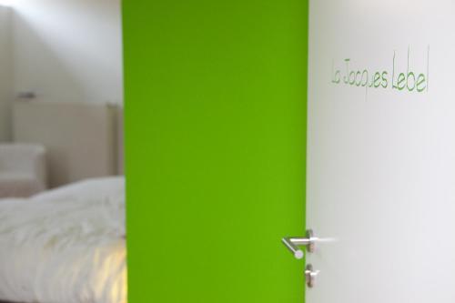 Aux Berges De La Bel