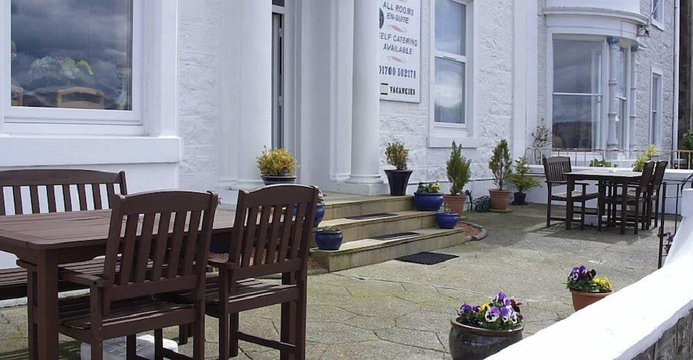 Commodore Guest House And Self Catering